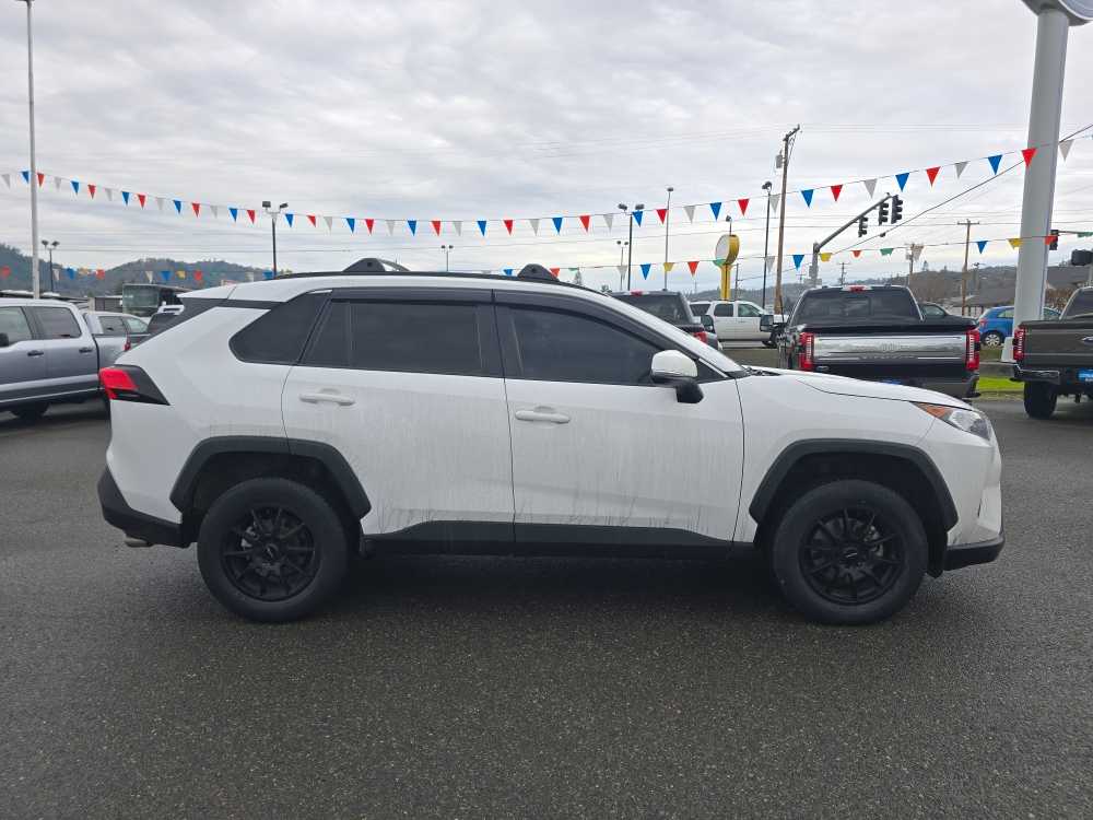 Thumbnail: 2021 Toyota RAV4 - 6