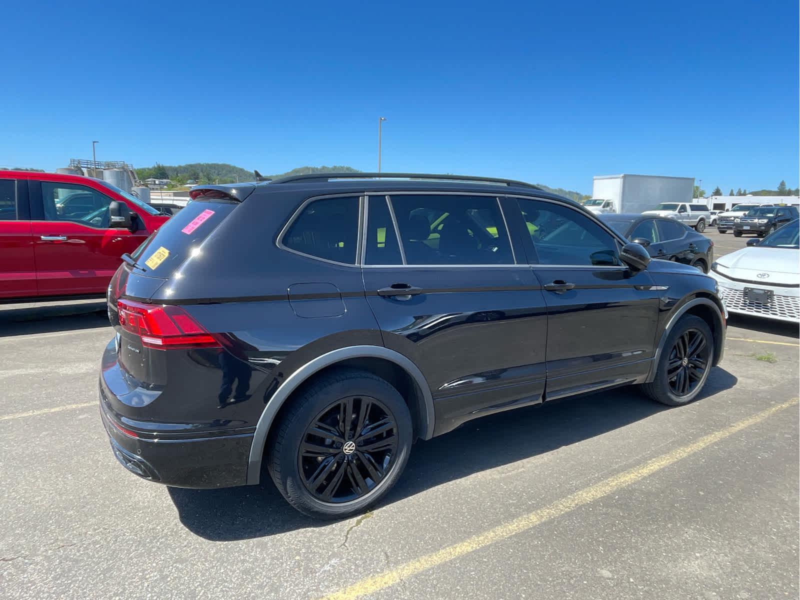 Thumbnail: 2022 Volkswagen Tiguan - 4