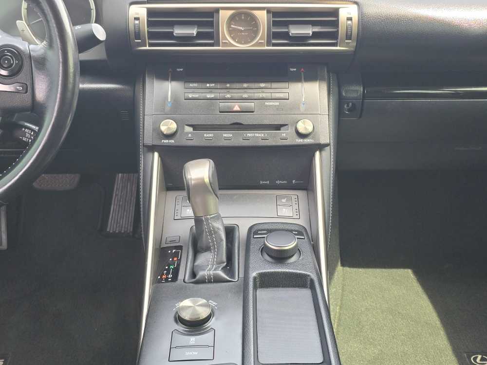 Thumbnail: 2015 Lexus IS - 13