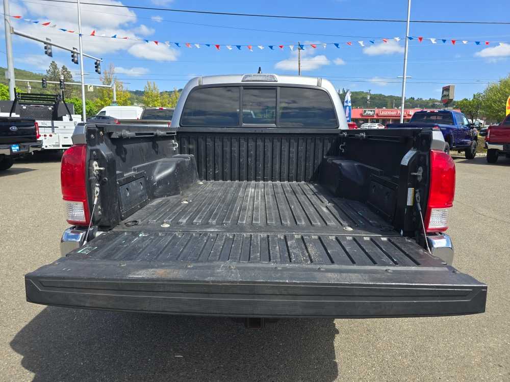 Thumbnail: 2017 Toyota Tacoma - 19