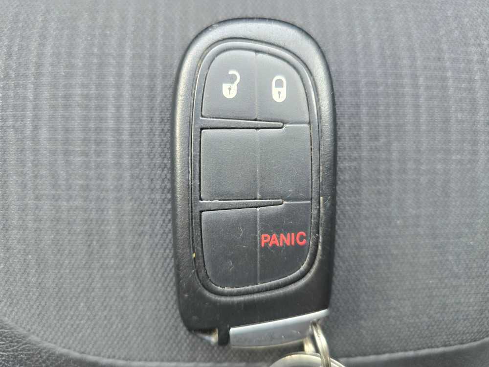 Thumbnail: 2018 Jeep Cherokee - 21