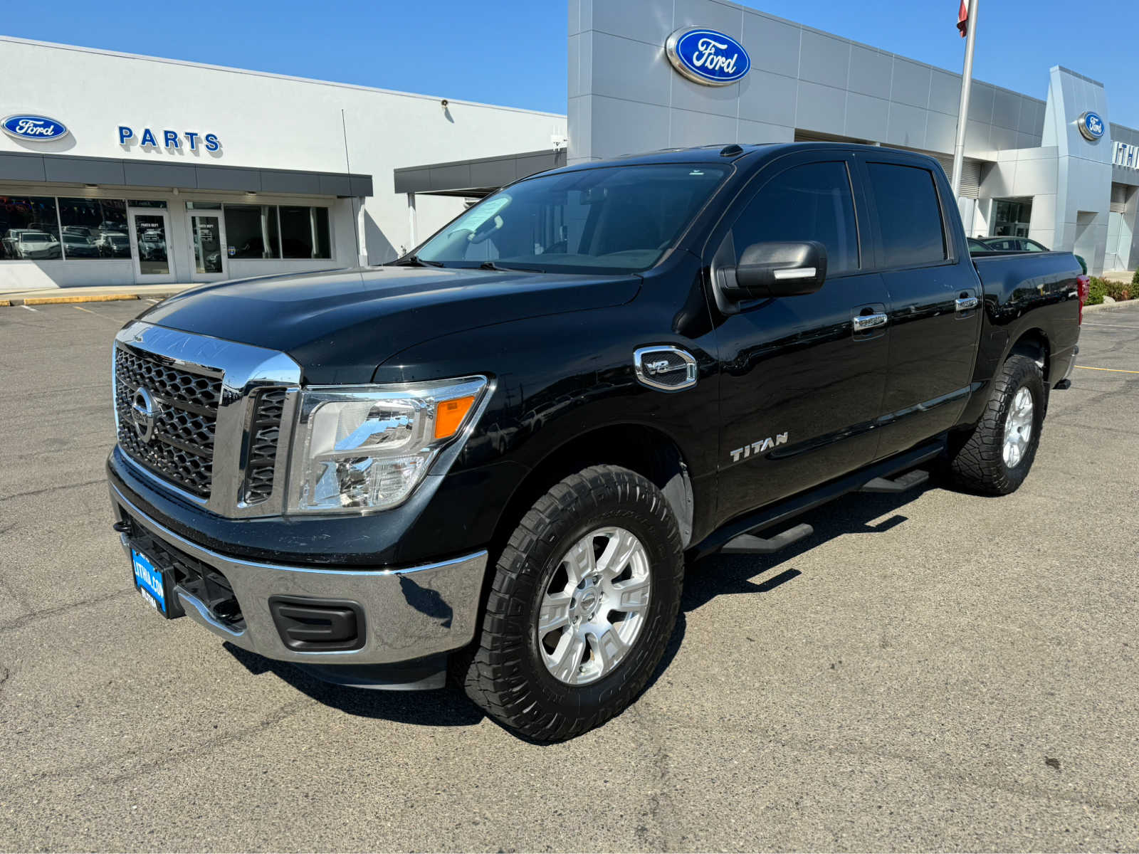 2017 Nissan Titan SV Hero Image