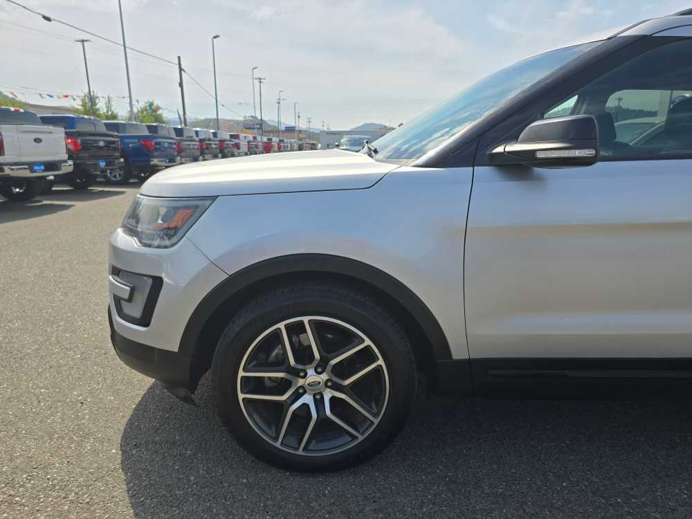Thumbnail: 2016 Ford Explorer - 19