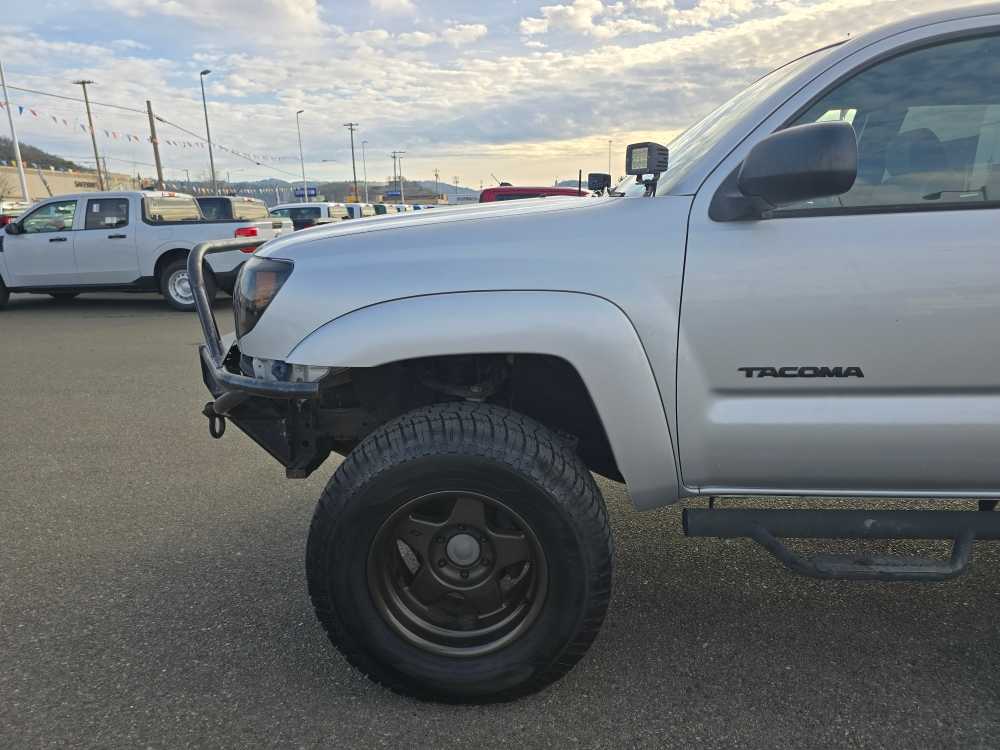 Thumbnail: 2005 Toyota Tacoma - 18