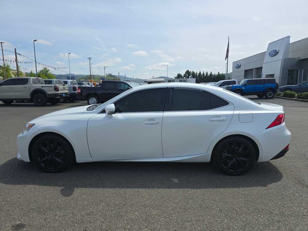 Thumbnail: 2015 Lexus IS - 2
