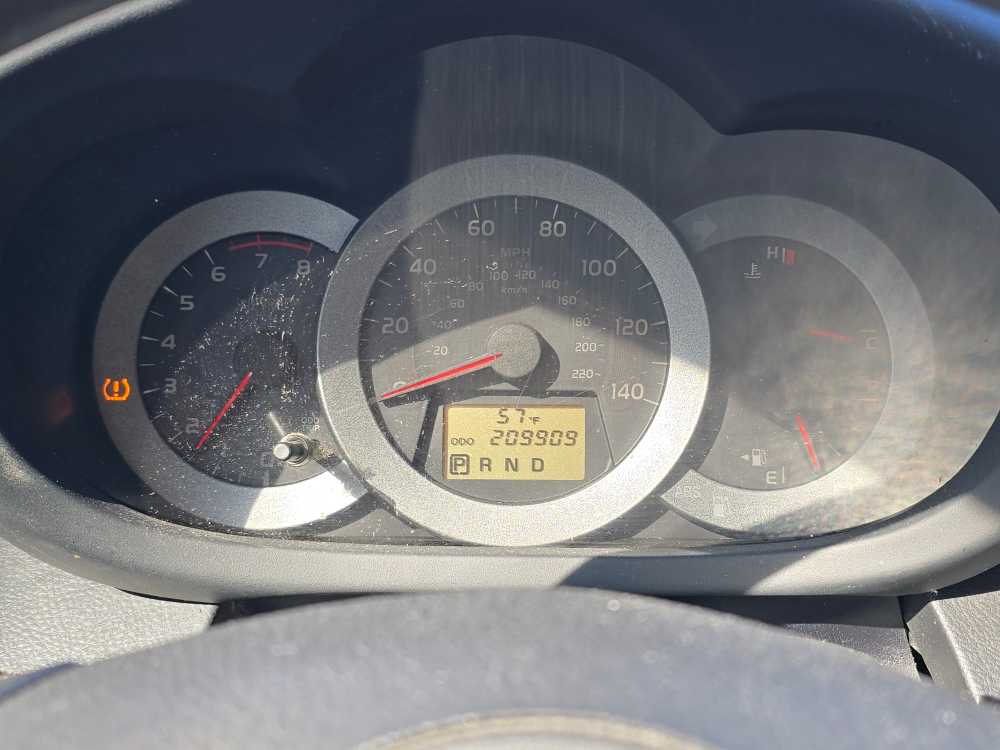 Thumbnail: 2011 Toyota RAV4 - 20