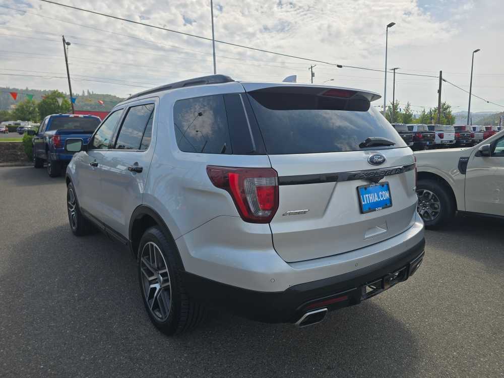 Thumbnail: 2016 Ford Explorer - 3