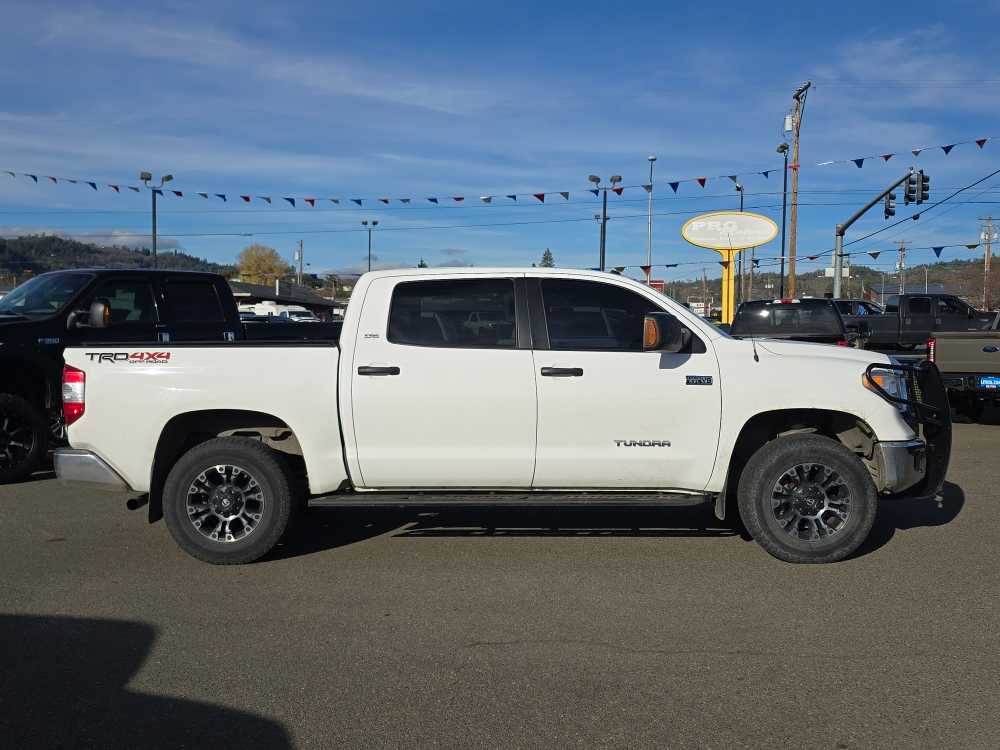 Thumbnail: 2015 Toyota Tundra - 6