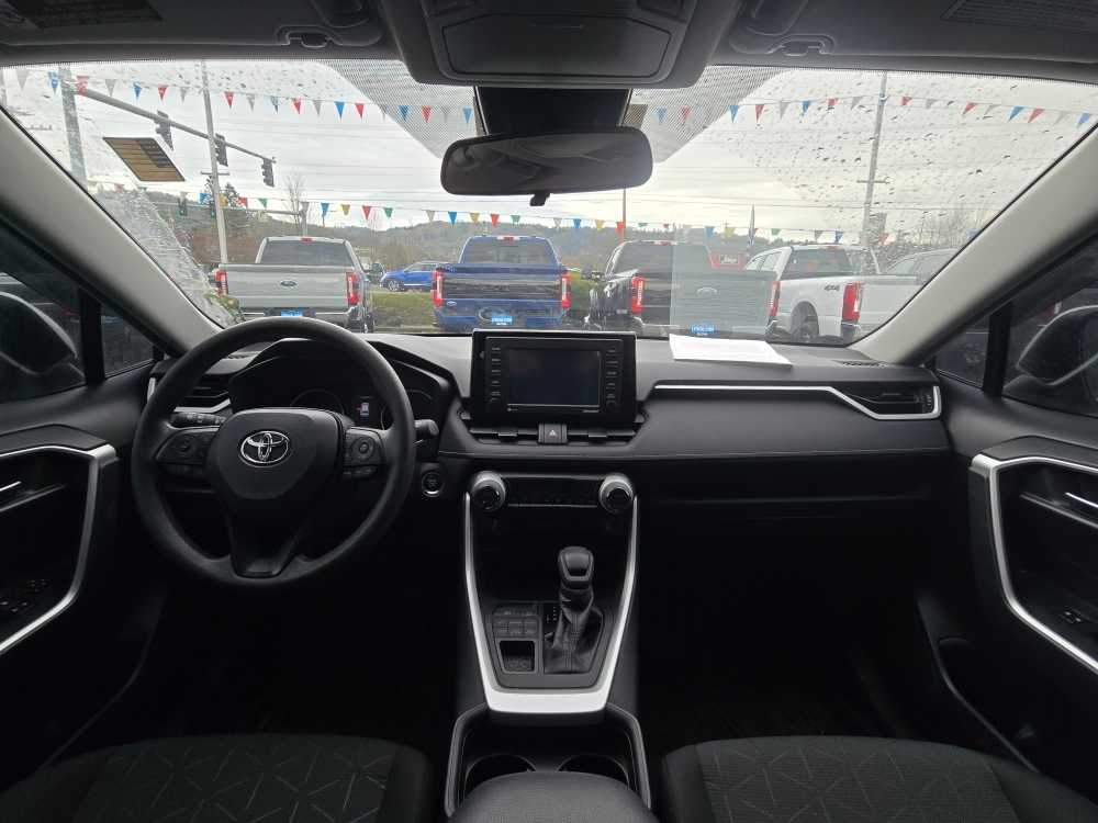 Thumbnail: 2021 Toyota RAV4 - 15