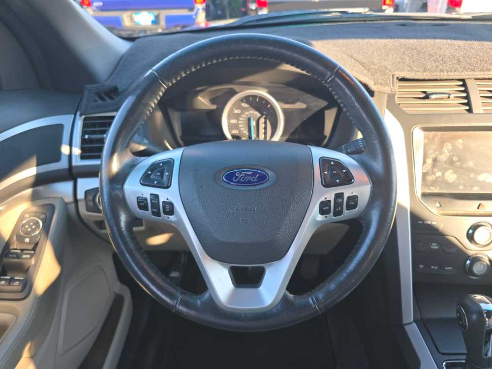 Thumbnail: 2015 Ford Explorer - 11