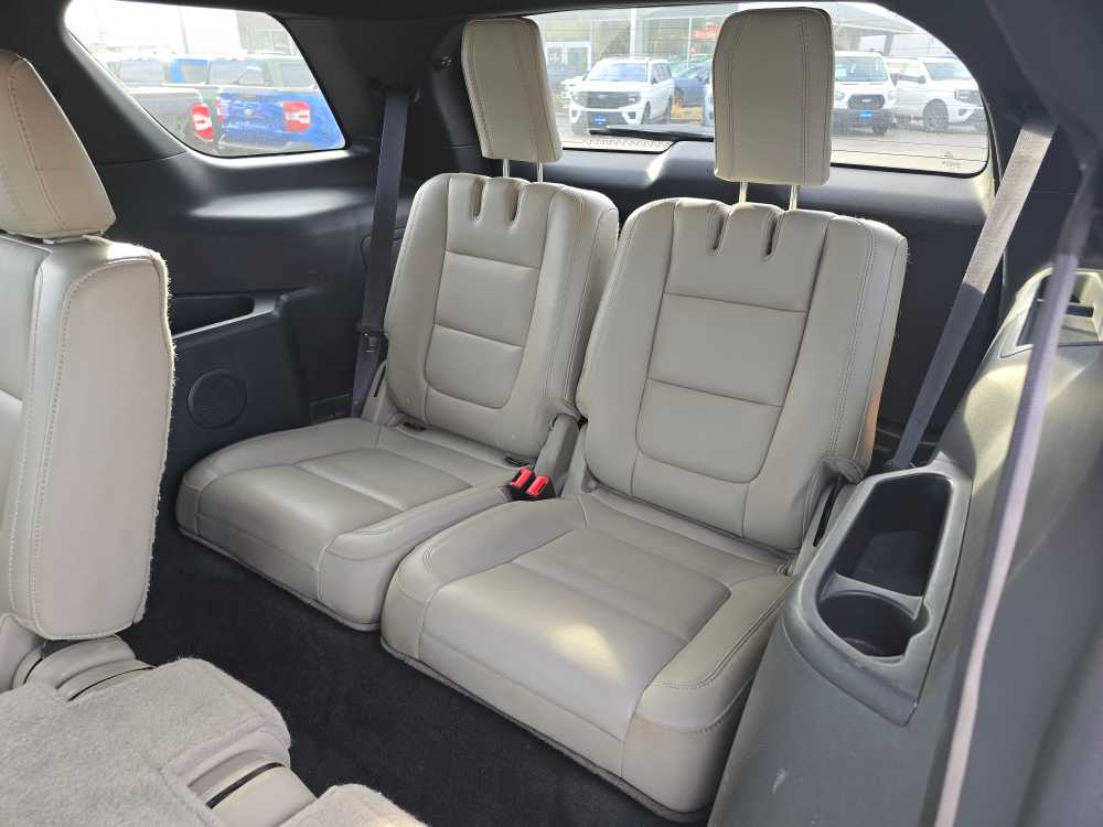 Thumbnail: 2015 Ford Explorer - 17