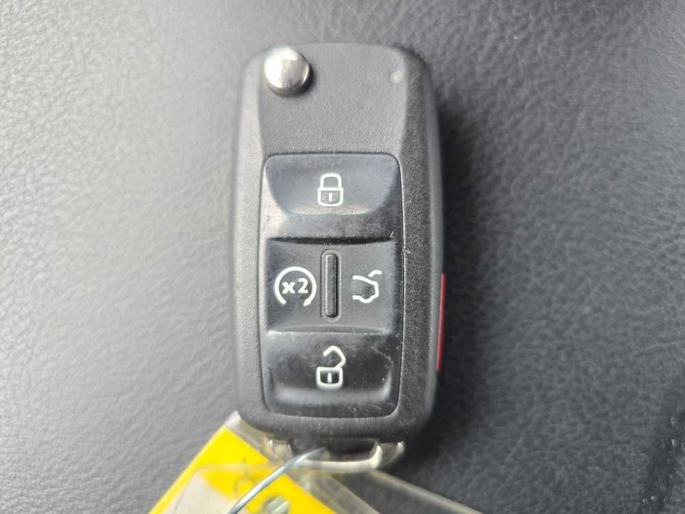 Thumbnail: 2012 Volkswagen Passat - 21