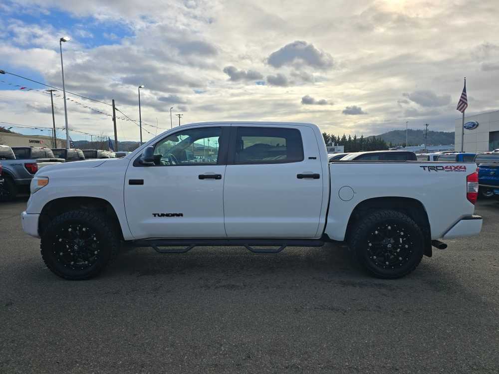 Thumbnail: 2016 Toyota Tundra - 2