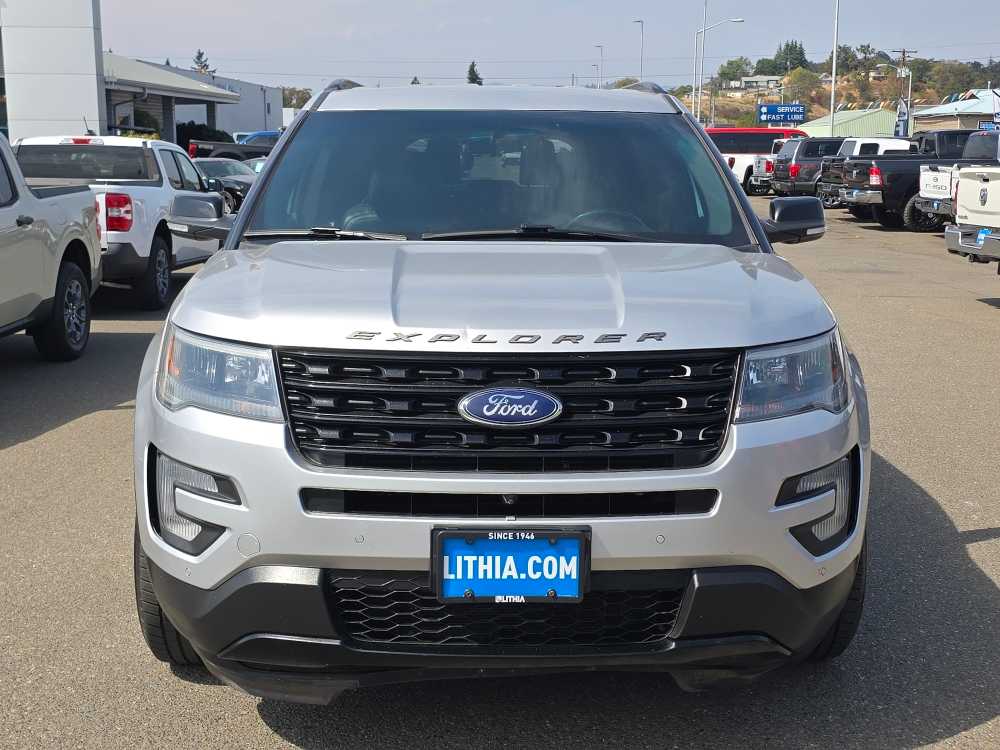 Thumbnail: 2016 Ford Explorer - 8