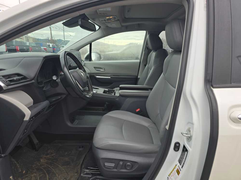 Thumbnail: 2021 Toyota Sienna - 9