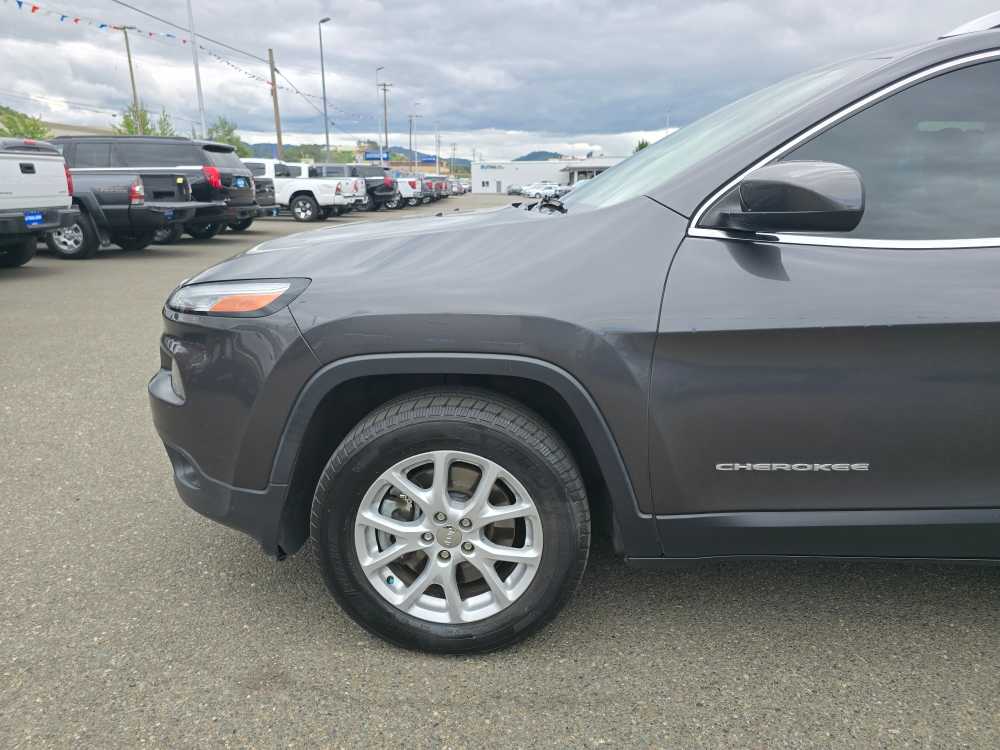 Thumbnail: 2017 Jeep Cherokee - 6
