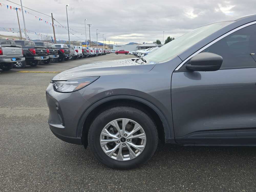 Thumbnail: 2023 Ford Escape - 18