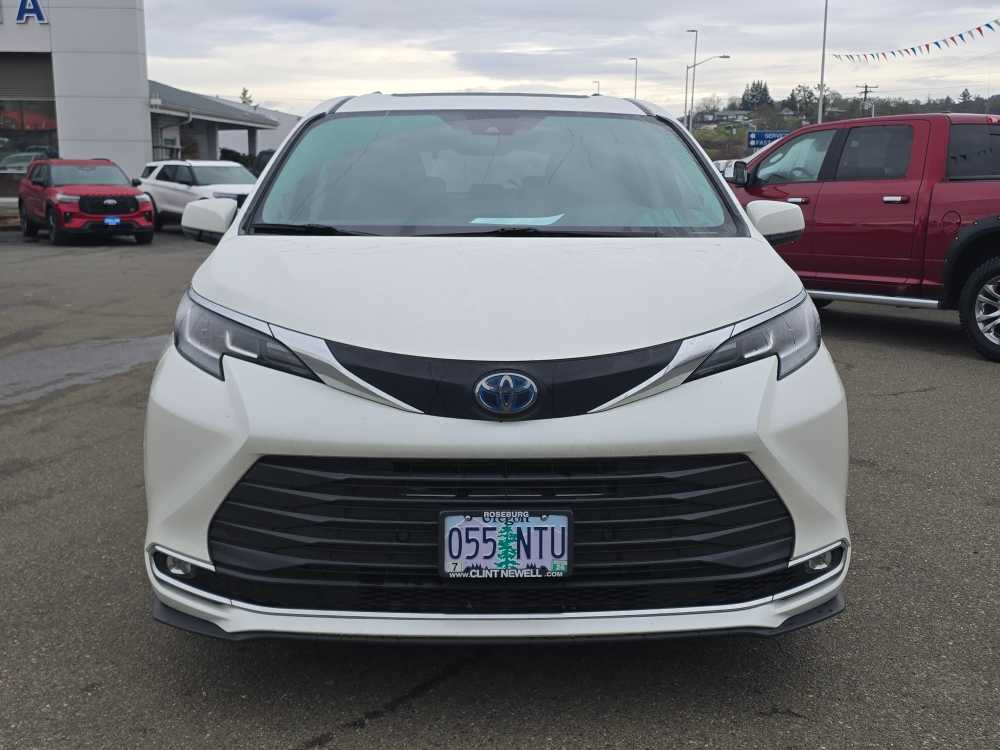 Thumbnail: 2021 Toyota Sienna - 8