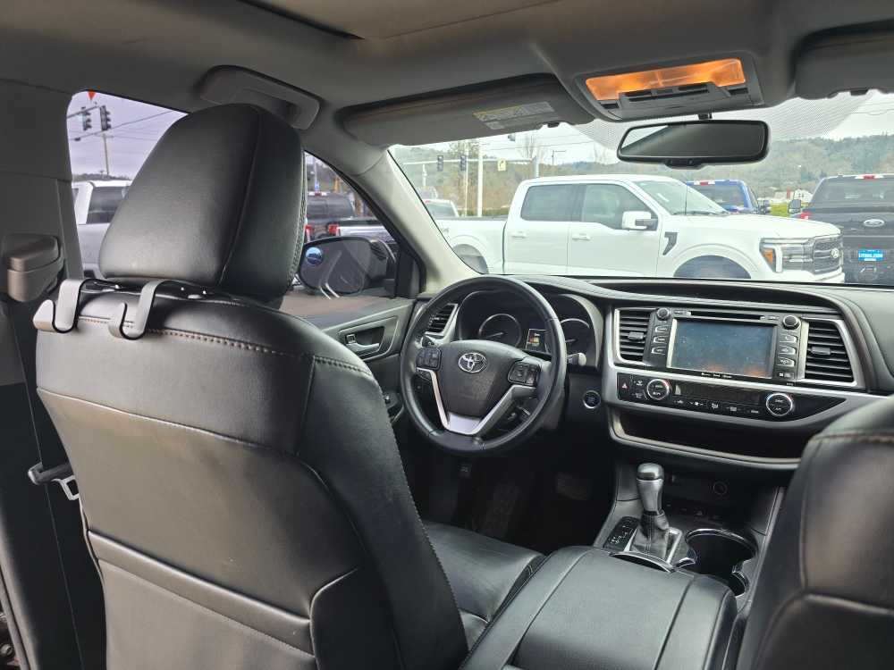 Thumbnail: 2016 Toyota Highlander - 10
