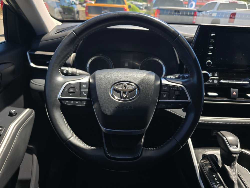 Thumbnail: 2022 Toyota Highlander - 11