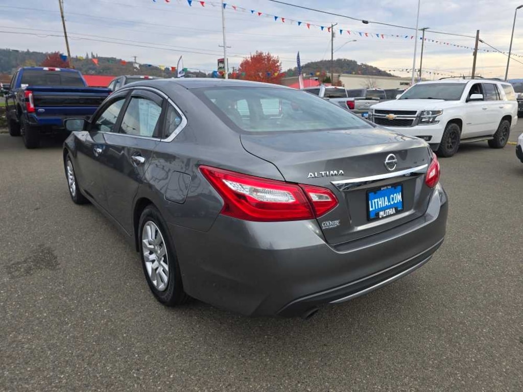 Used 2017 Nissan Altima 2.5 Sedan