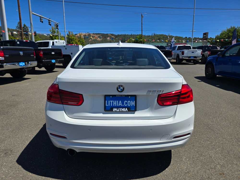Thumbnail: 2016 BMW 3 Series - 5