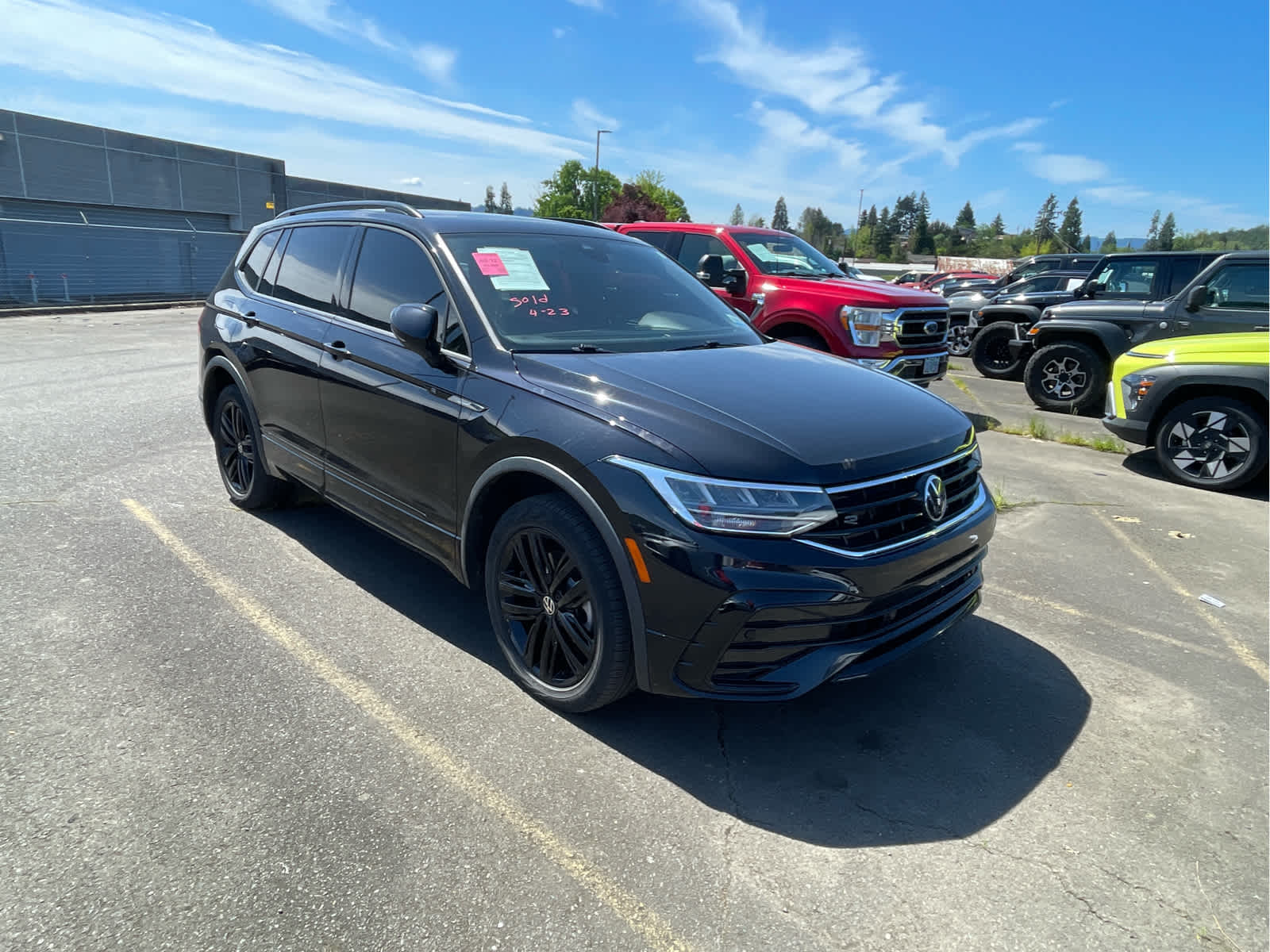 Thumbnail: 2022 Volkswagen Tiguan - 6