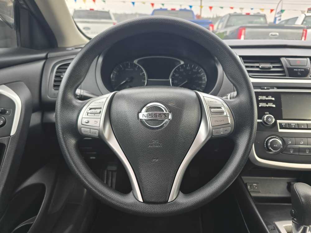 Thumbnail: 2017 Nissan Altima - 11