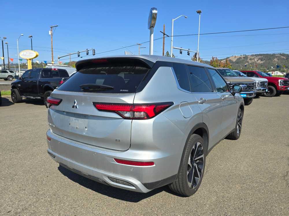 Thumbnail: 2024 Mitsubishi Outlander - 7