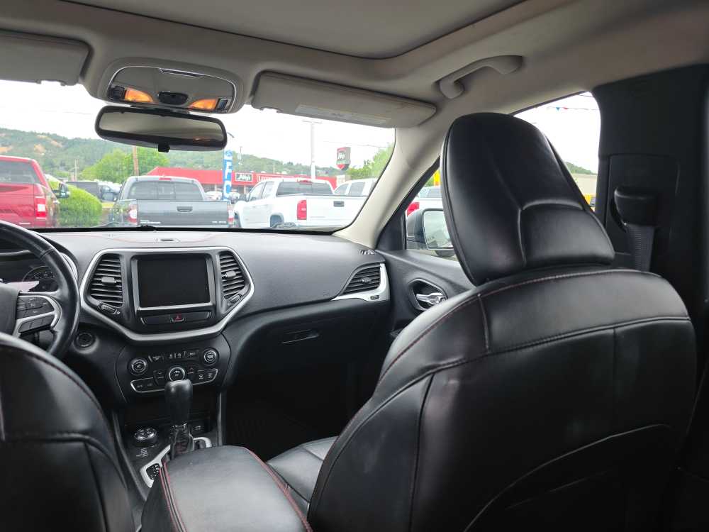 Thumbnail: 2015 Jeep Cherokee - 14