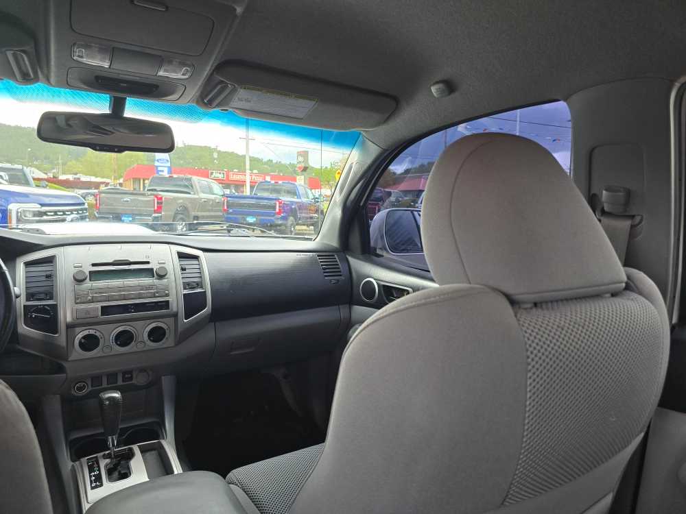 Thumbnail: 2010 Toyota Tacoma - 14