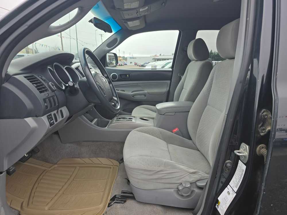 Thumbnail: 2006 Toyota Tacoma - 10