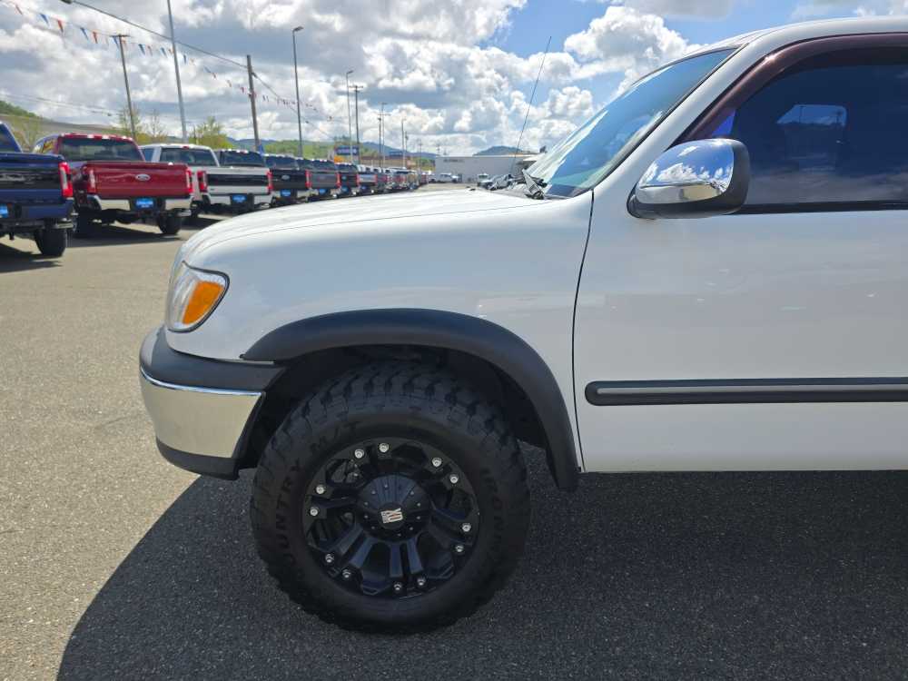 Thumbnail: 2000 Toyota Tundra - 18