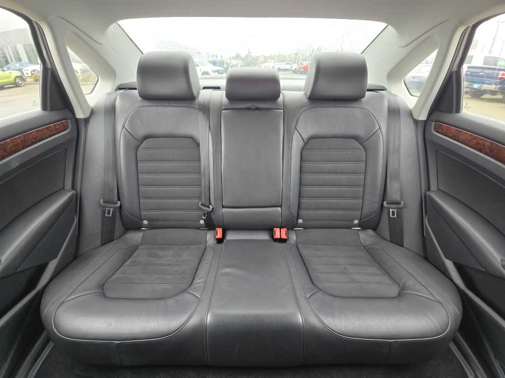 Thumbnail: 2012 Volkswagen Passat - 18