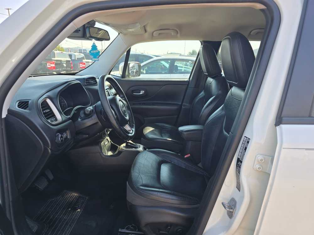 Thumbnail: 2016 Jeep Renegade - 9
