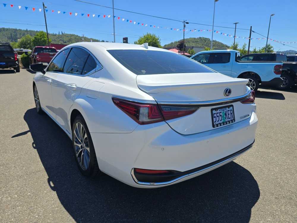 Thumbnail: 2019 Lexus ES - 16