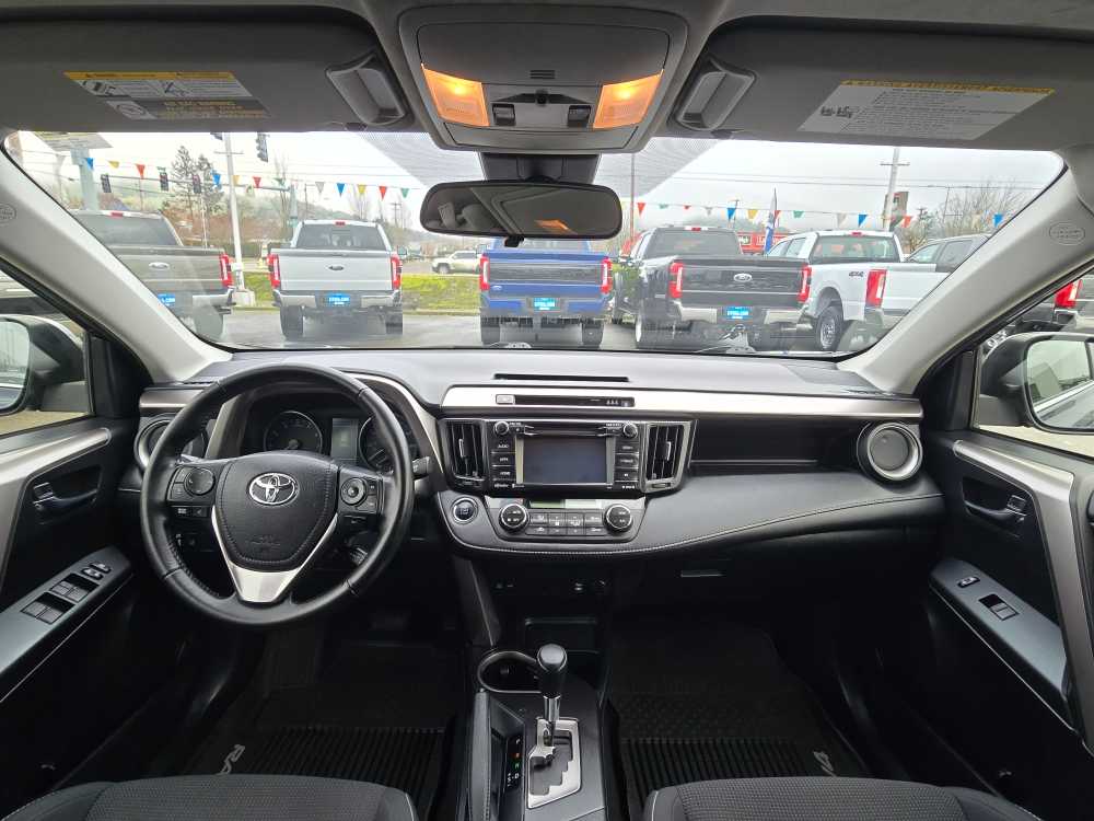 Thumbnail: 2018 Toyota RAV4 - 15