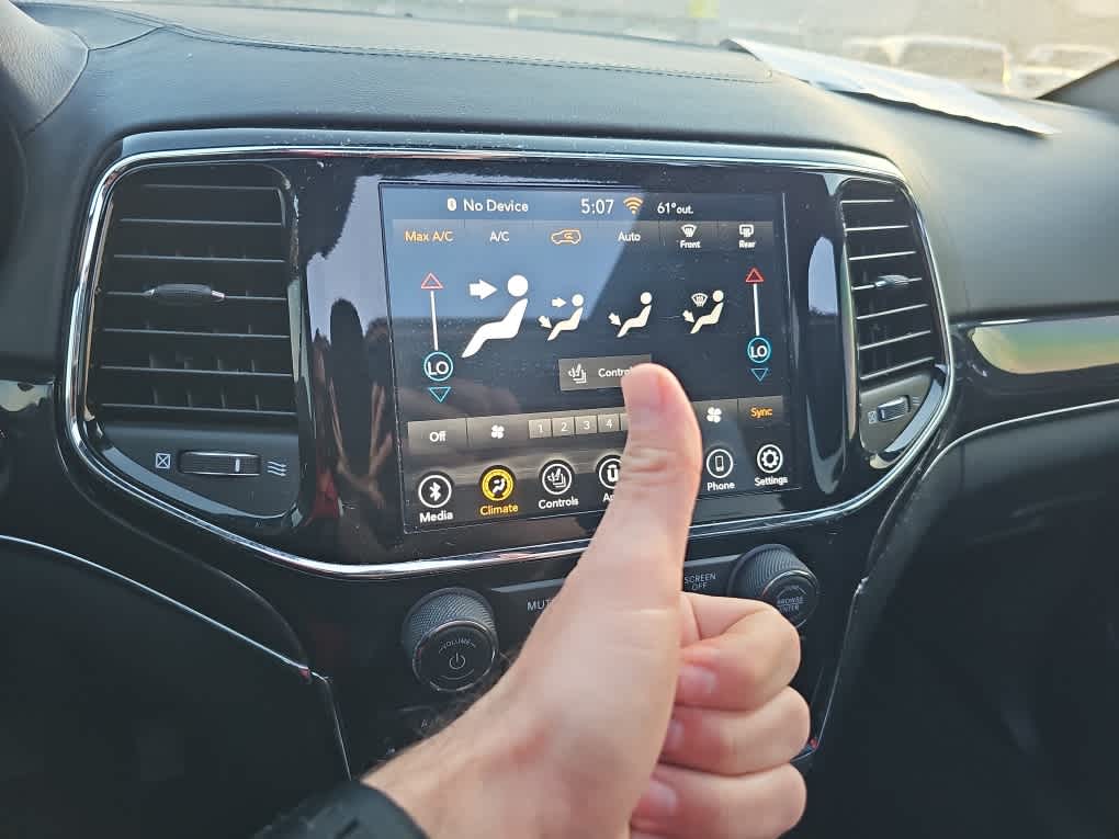 Thumbnail: 2021 Jeep Grand Cherokee - 12