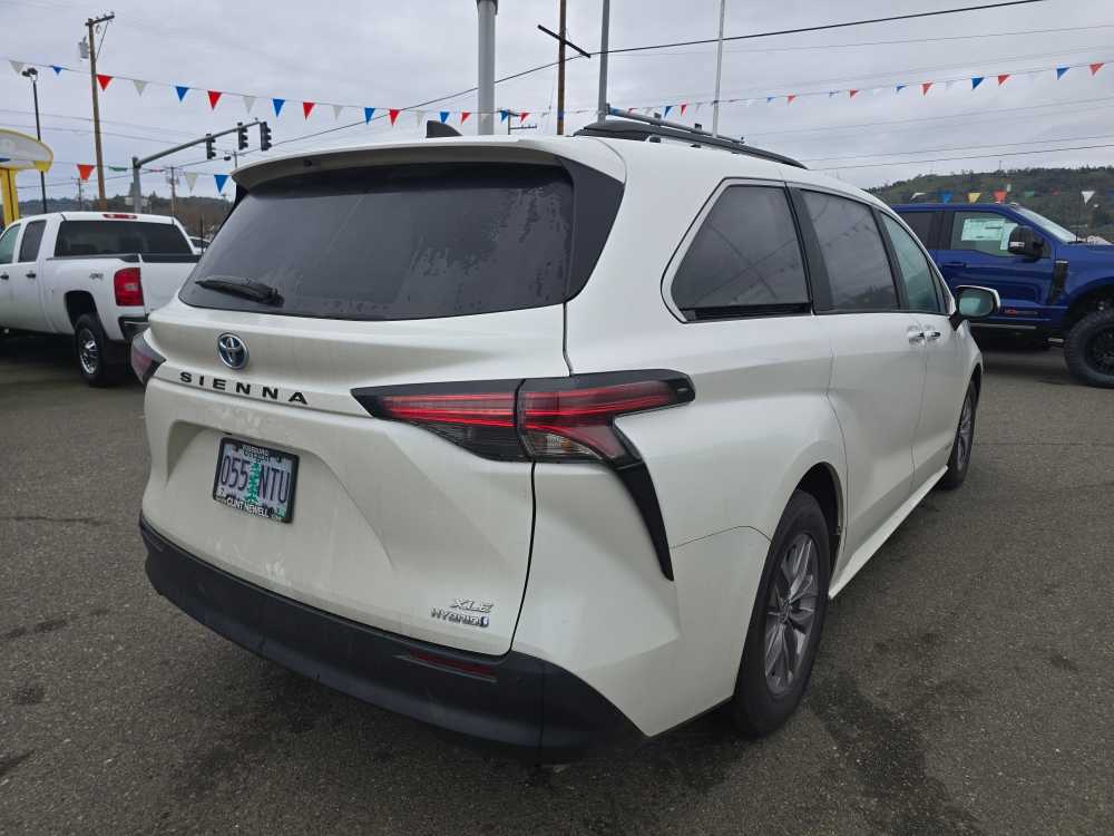 Thumbnail: 2021 Toyota Sienna - 5