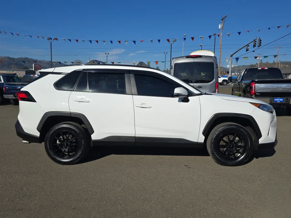 Thumbnail: 2021 Toyota RAV4 - 6