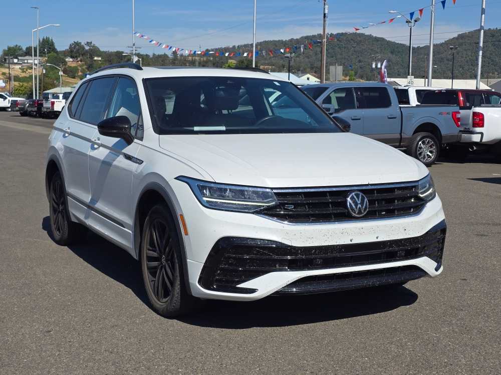 Thumbnail: 2022 Volkswagen Tiguan - 17