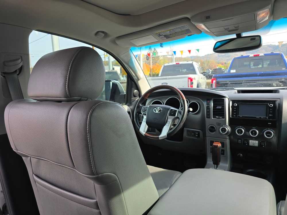 Thumbnail: 2016 Toyota Sequoia - 10