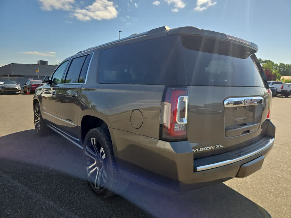 Thumbnail: 2016 GMC Yukon XL - 3
