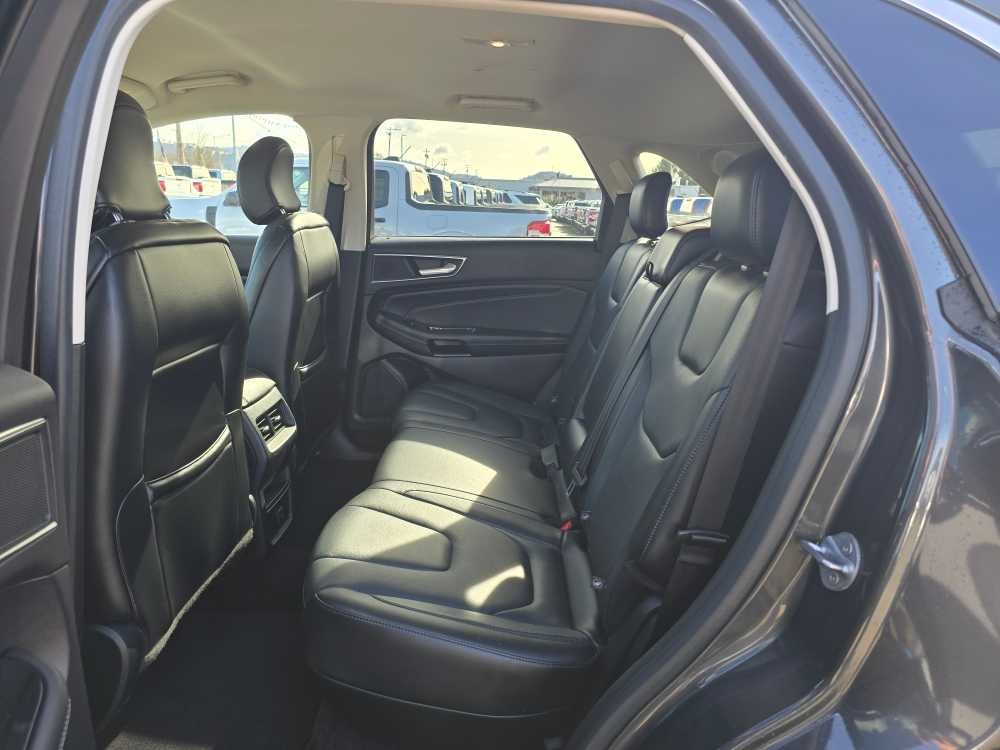 Thumbnail: 2017 Ford Edge - 16