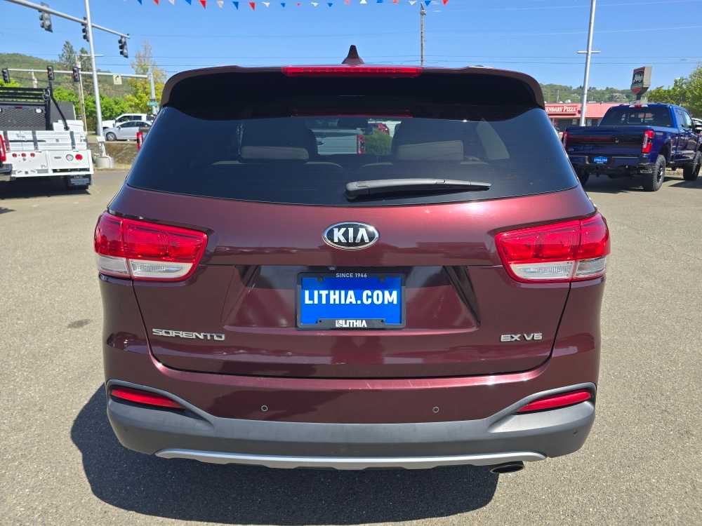 Thumbnail: 2017 Kia Sorento - 4