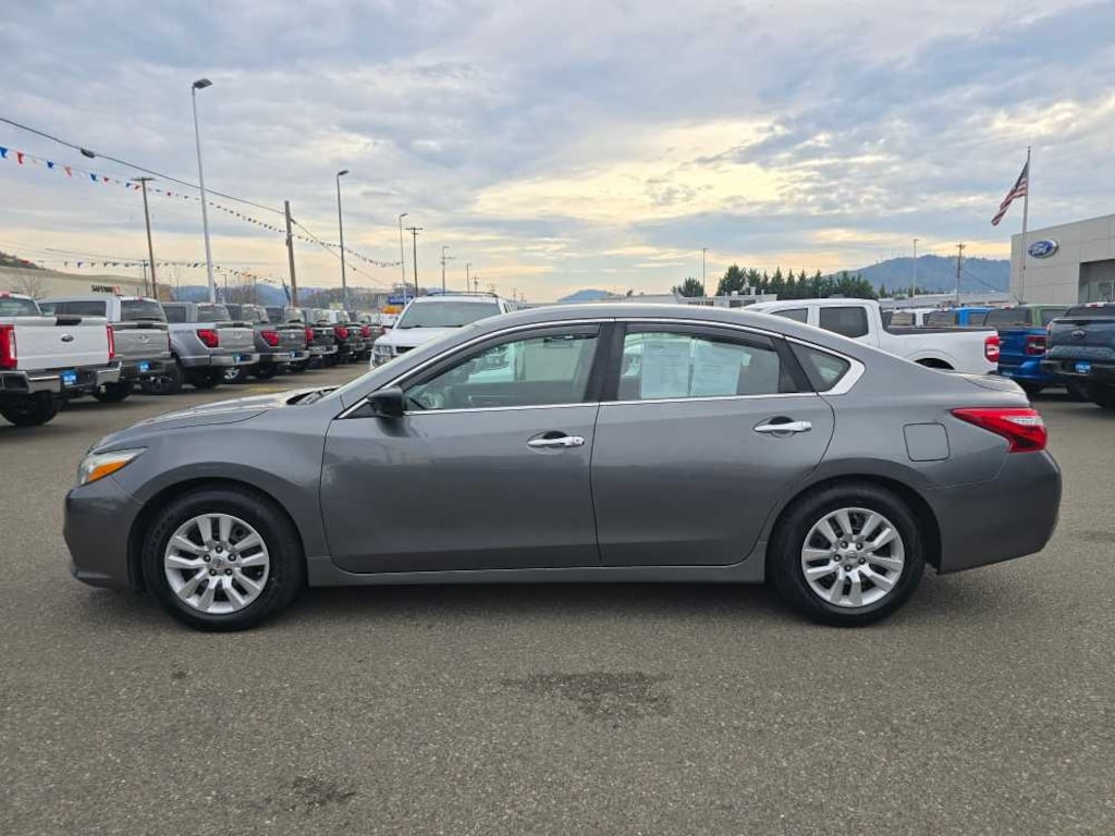 Used 2017 Nissan Altima 2.5 Sedan
