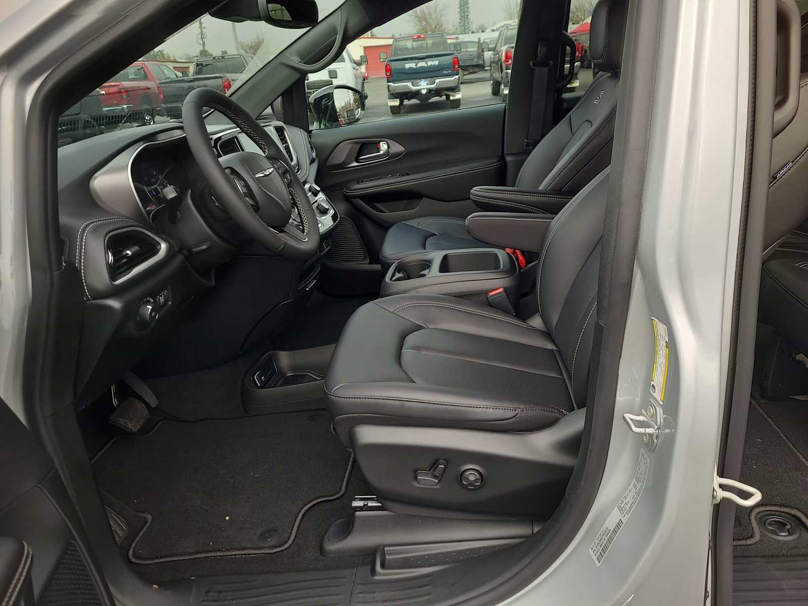 Thumbnail: 2026 Chrysler Pacifica - 19