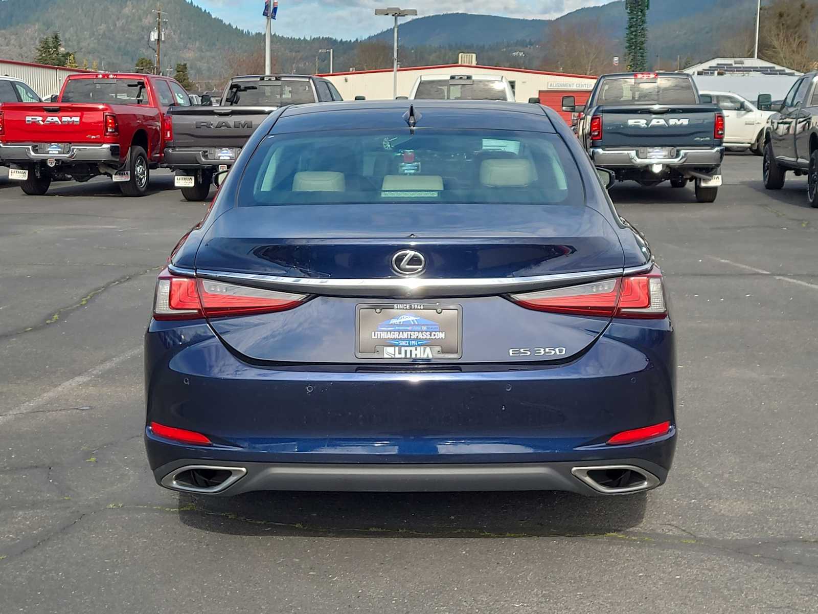 Thumbnail: 2019 Lexus ES - 13