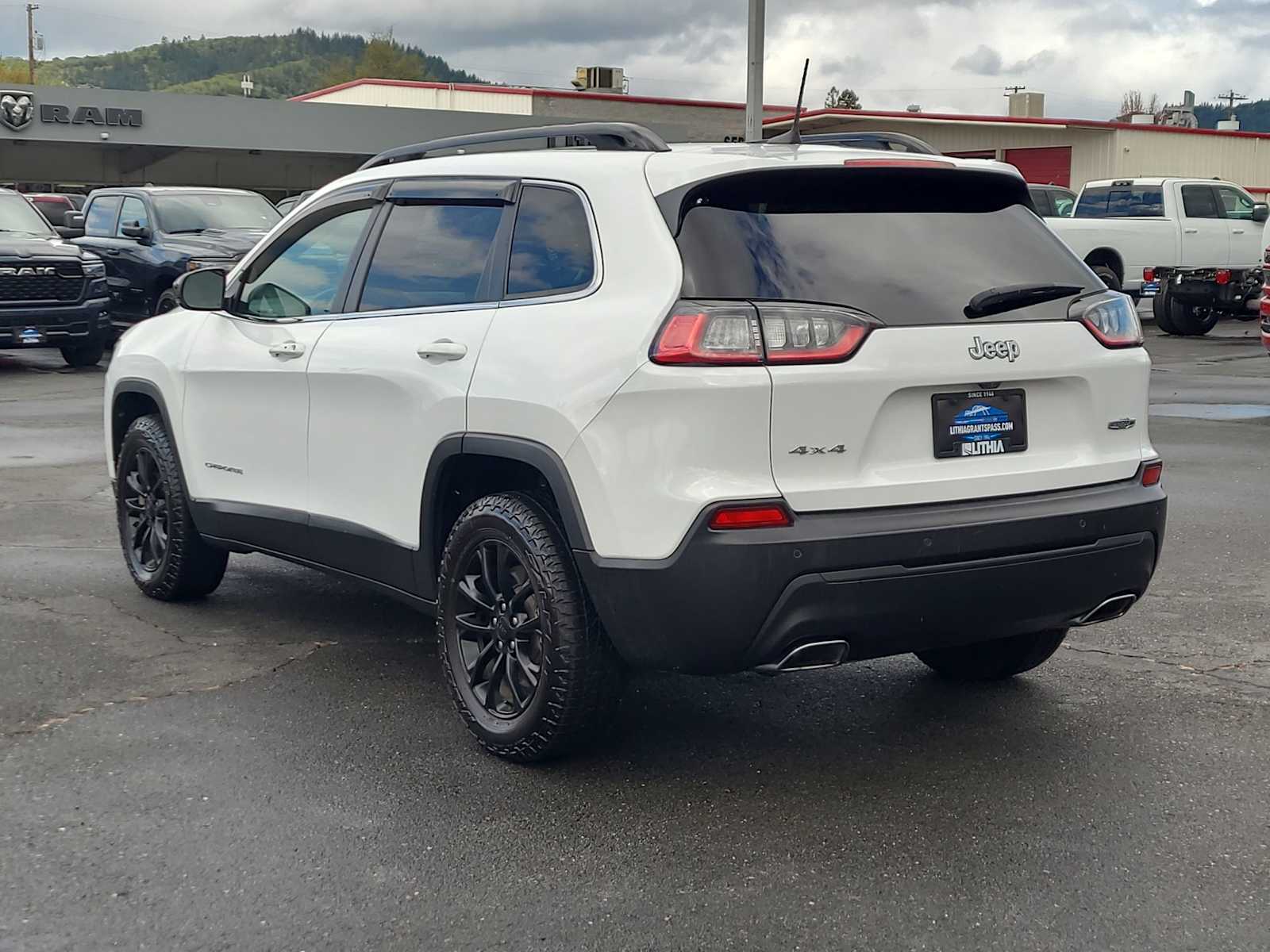Thumbnail: 2022 Jeep Cherokee - 12