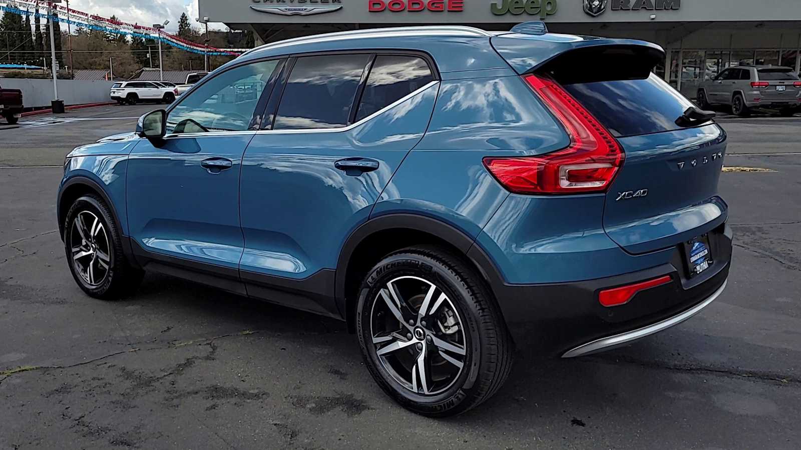 Thumbnail: 2024 Volvo XC40 - 6